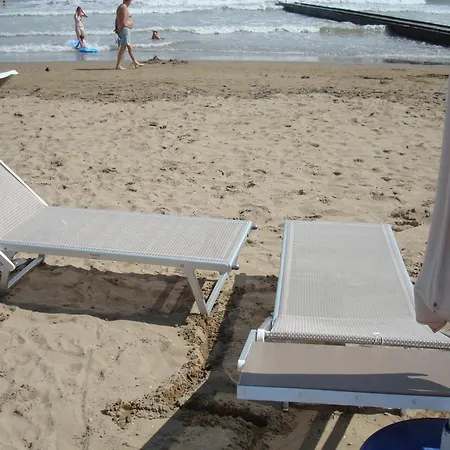 Marlisa Pier